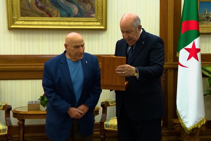 رئيس الجمهورية يستقبل الروائي رشيد بوجدرة