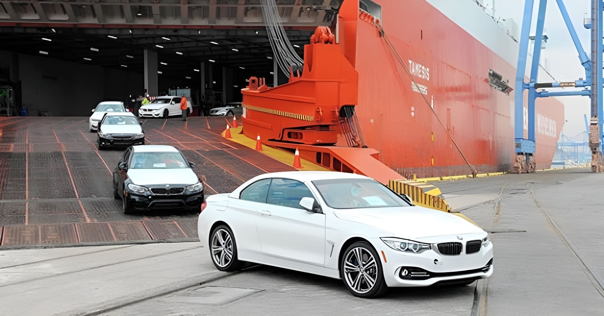 الجزائر تعيد فرض حظر السيارات الحديثة في موانئ الصيف 2026