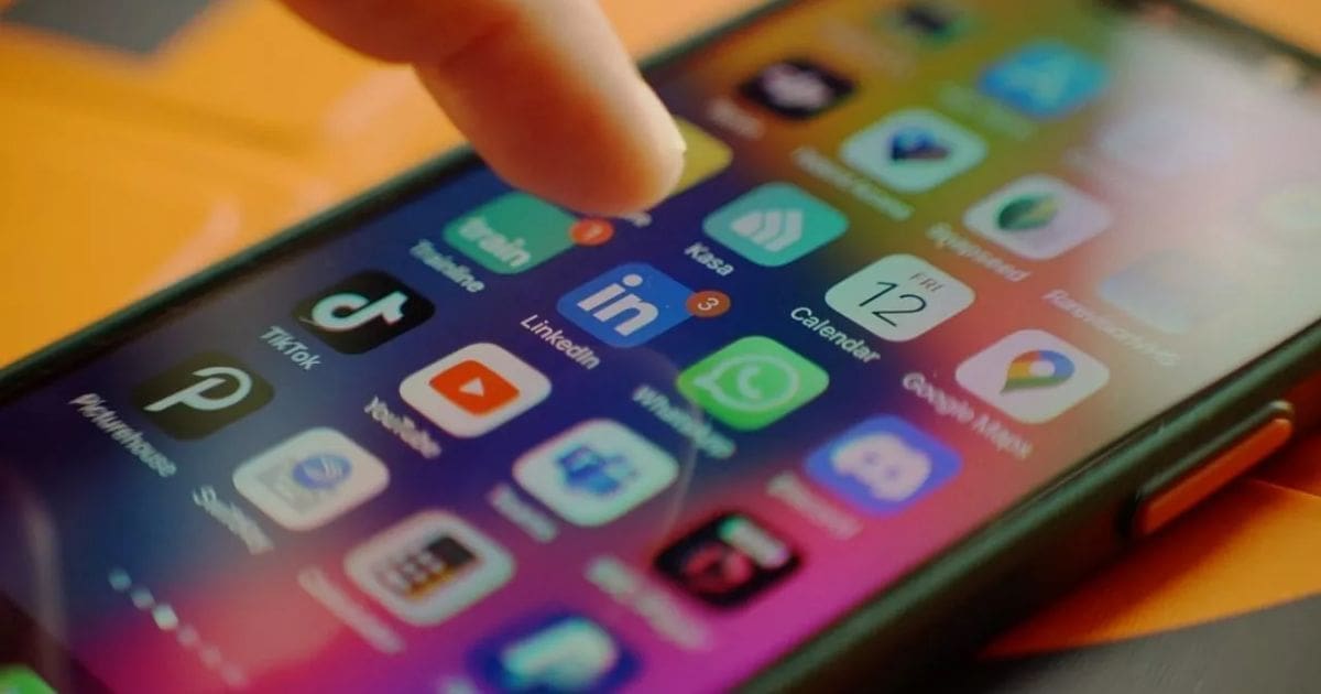 البرلمان الجزائري يطالب بتنظيم أرباح مؤثري تيك توك