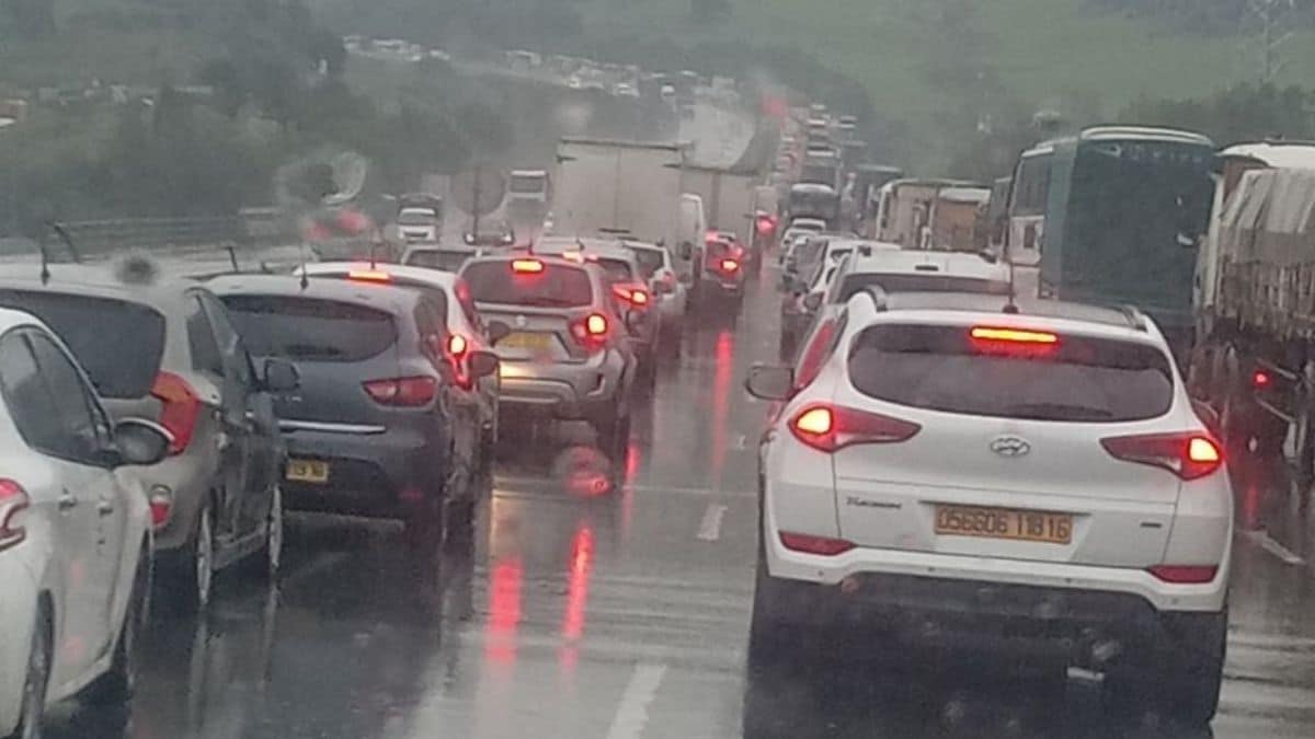 أعمال صيانة جسر وادي رخام تُسبب ازدحامًا مروريًا