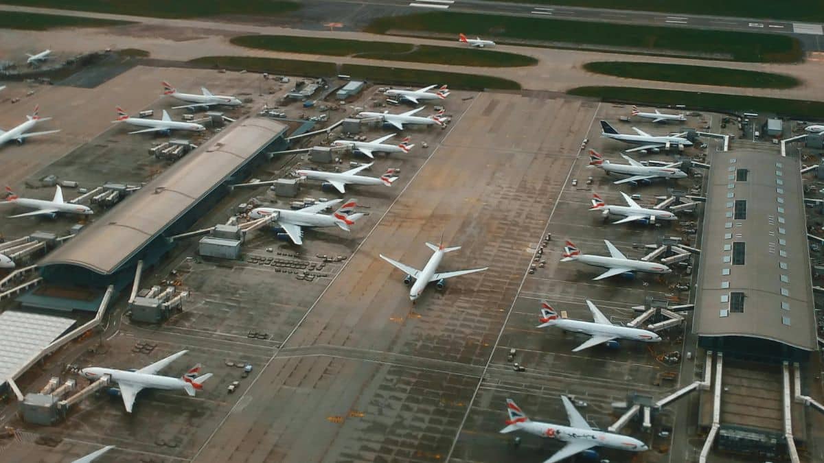 المغرب يفرض قيودًا على وقود الطائرات بسبب نقص الكيروسين