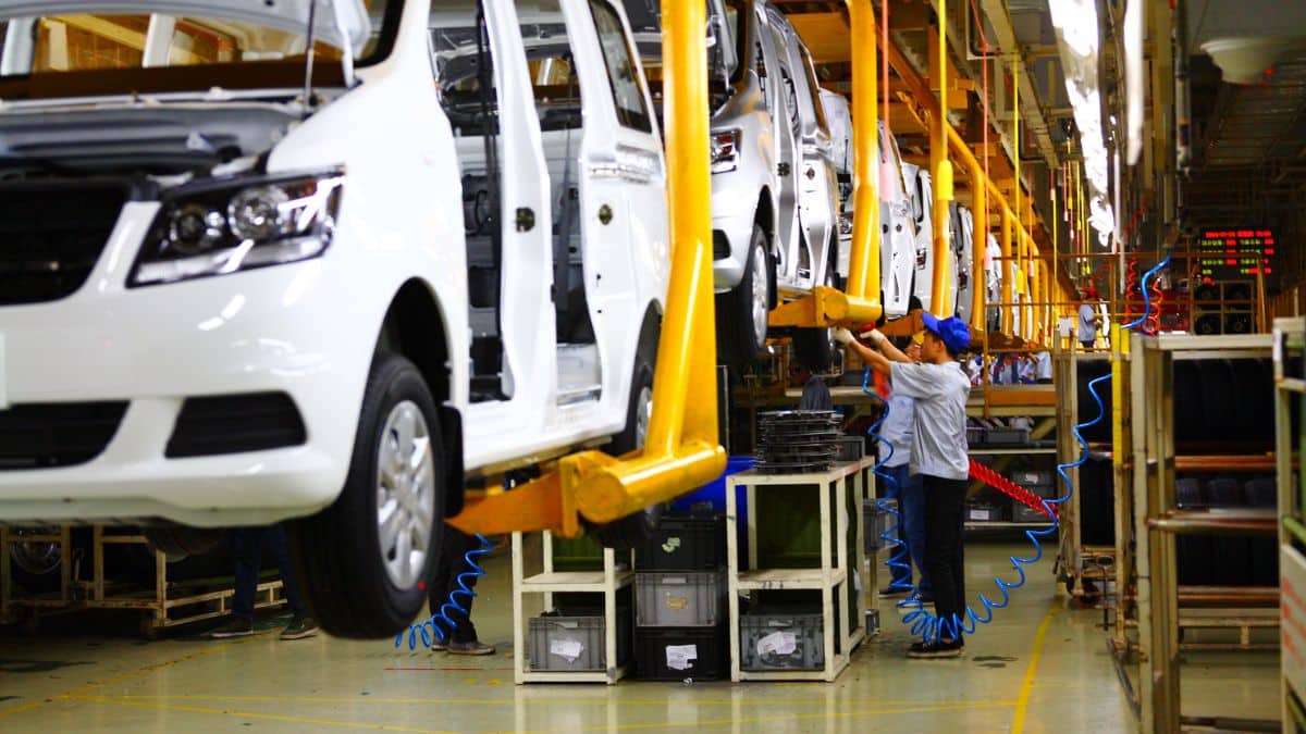 الجزائر تُحدد منهجية دمج الصناعة السيارات الناشئة