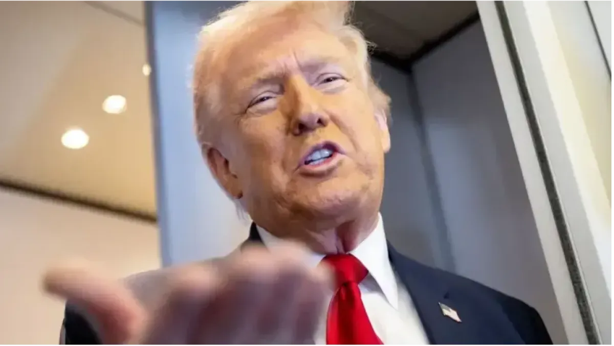 ترامب يحذر من عدم بقاء المرشد الإيراني دون موافقة واشنطن