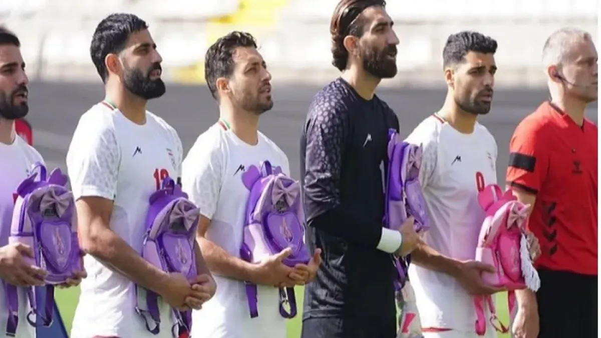 المنتخب الإيراني يكرم ضحايا هجوم شجرة طيبة قبل مباراة نيجيريا