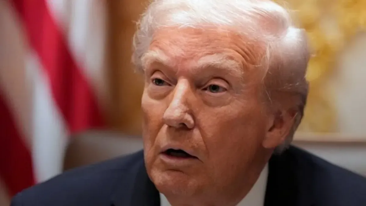 ترامب يعلن أن إيران تتفاوض وتستسلم للضغط الأمريكي