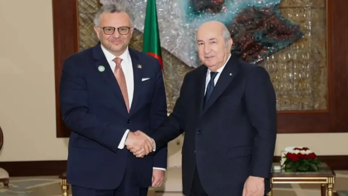 رئيس الجزائر يتلقى مكالمة تهنئة أمريكية بمناسبة عيد الفطر