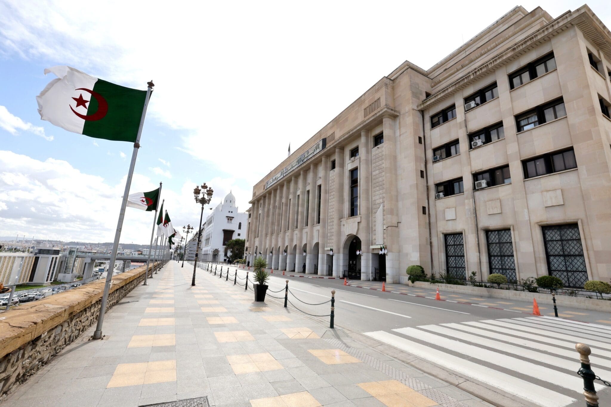 تعديل قانون التنظيم الترابي يرفع 11 دائرة إلى ولايات