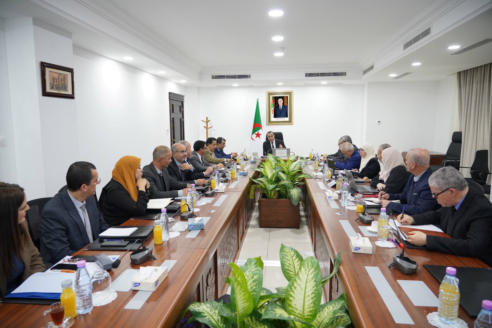 وزير الطاقة يعقد اجتماعًا لتعميم حل SMS الرقمي بوزارة الري