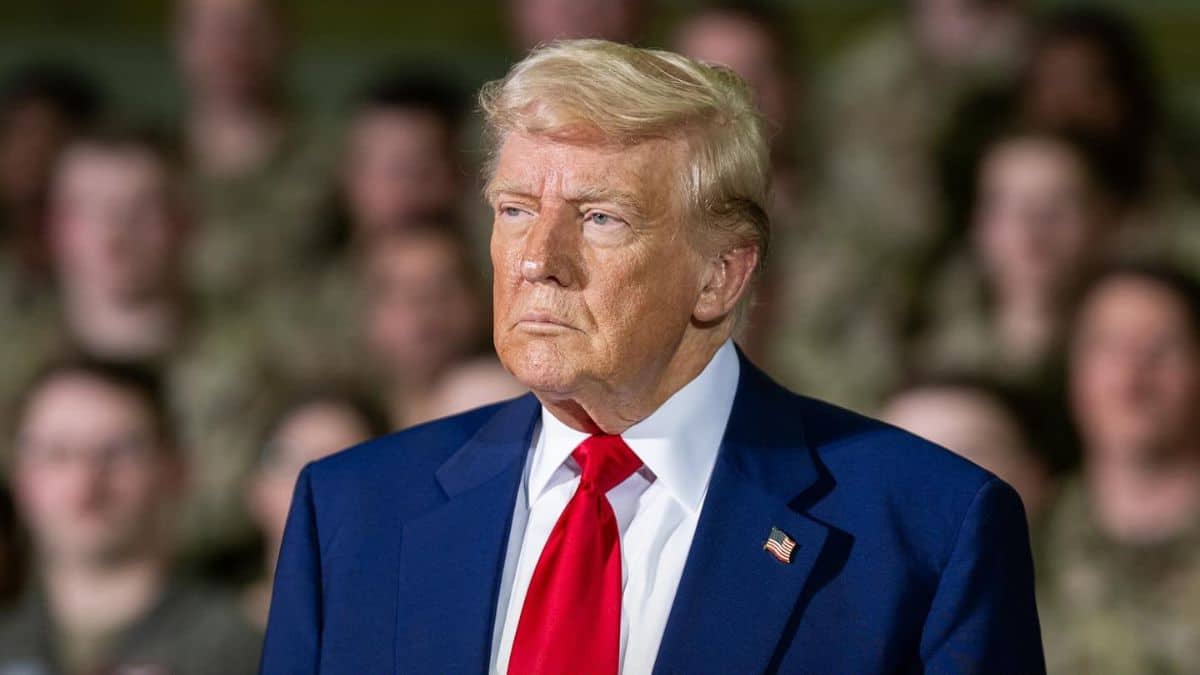 ترامب ينتقد إيمان خليف عبر تقليد أنجيلا كاريني