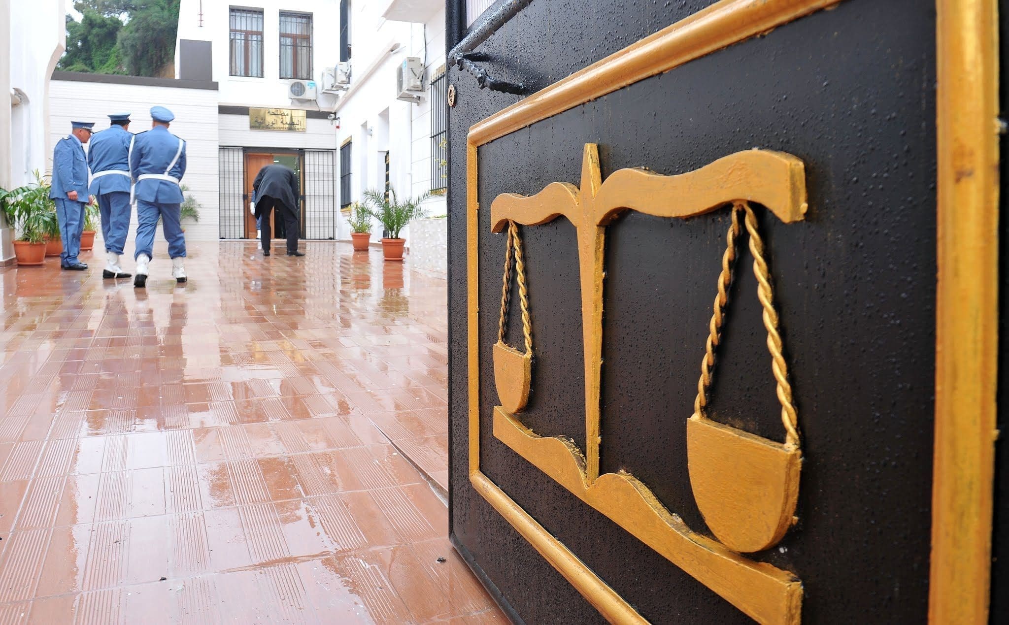 محكمة دار البيضاء تدين ضباط الشرطة بفساد وسرقة 2.3 مليار