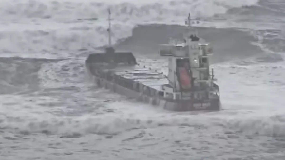 سفينة غولف وست تواجه خطر الغرق في ميناء بجاية