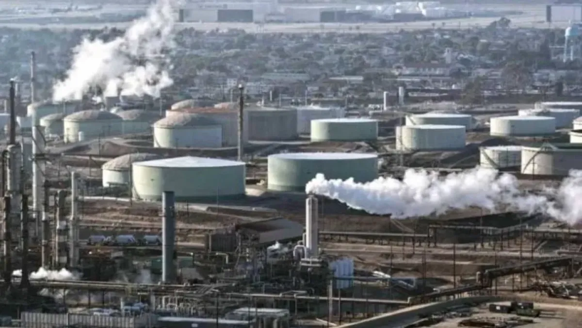 ارتفاع أسعار النفط فوق 100 دولار بسبب حظر هرمز