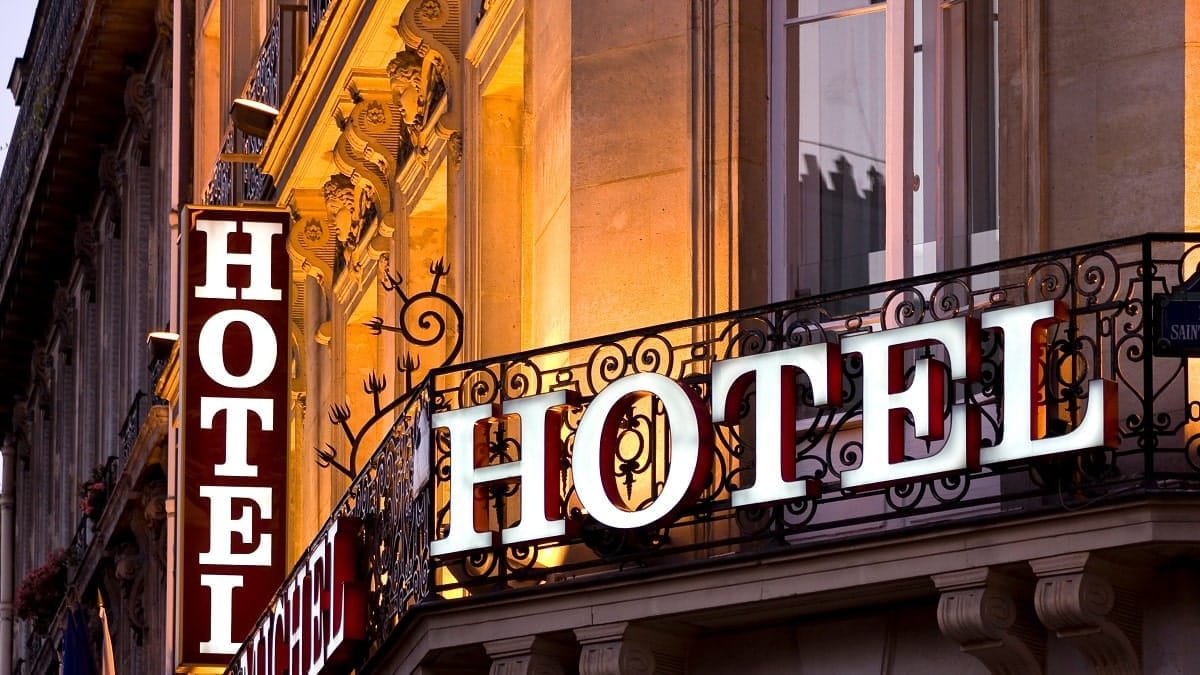 الجزائر تعرض فندق إلبالاس في برشلونة للبيع بـ100 مليون يورو