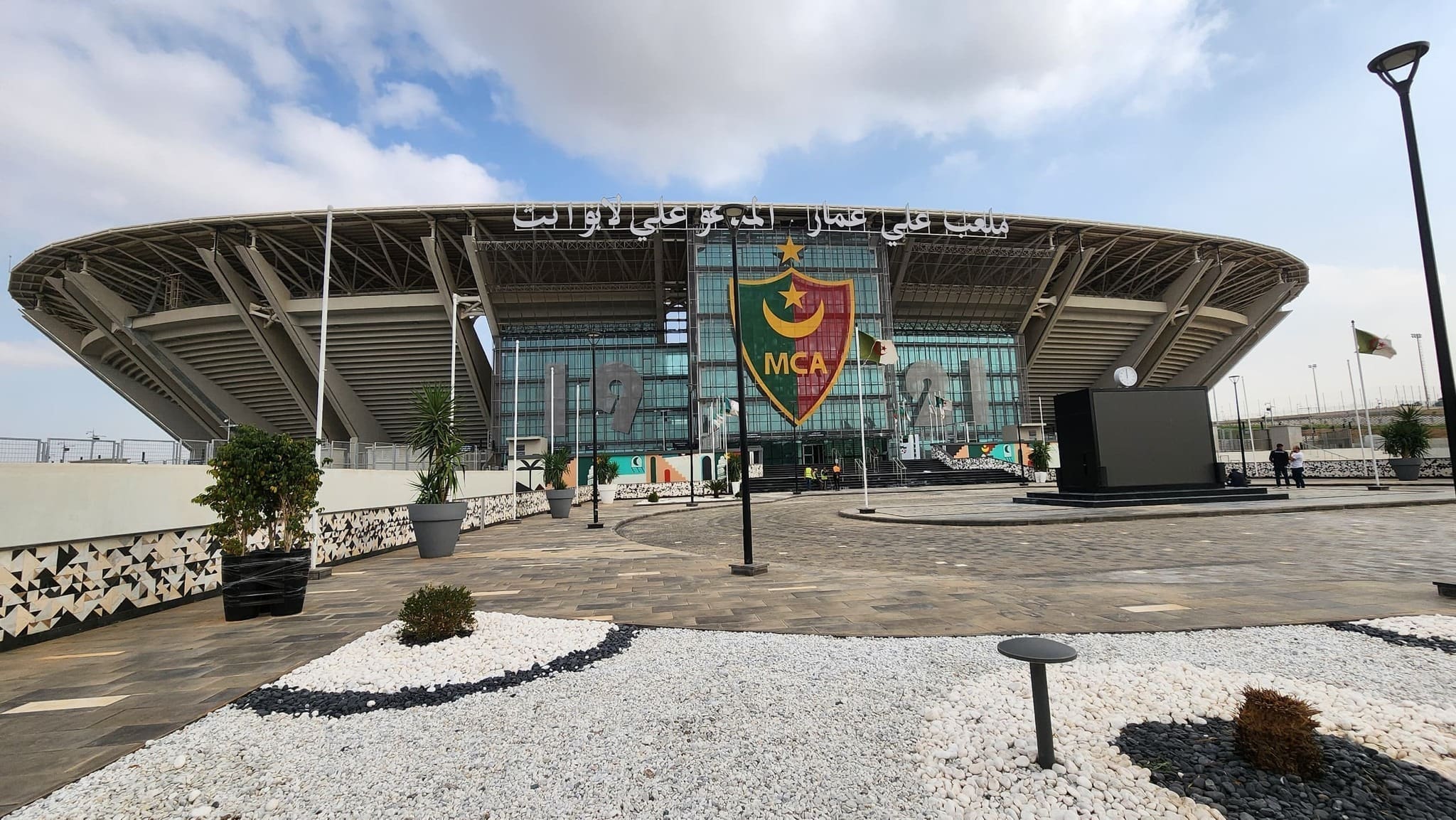 إدانة الوالي السابق 10 سنوات في قضية فساد ملعب دويرة