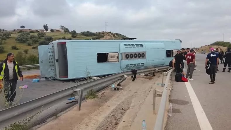 إجلاء ضحايا حافلة سياحية جزائرية من تونس