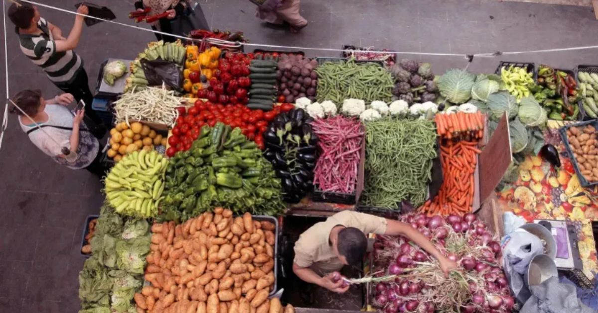 وزارة التجارة الجزائرية تُطلق خطة فتح 256 سوقاً قريبة
