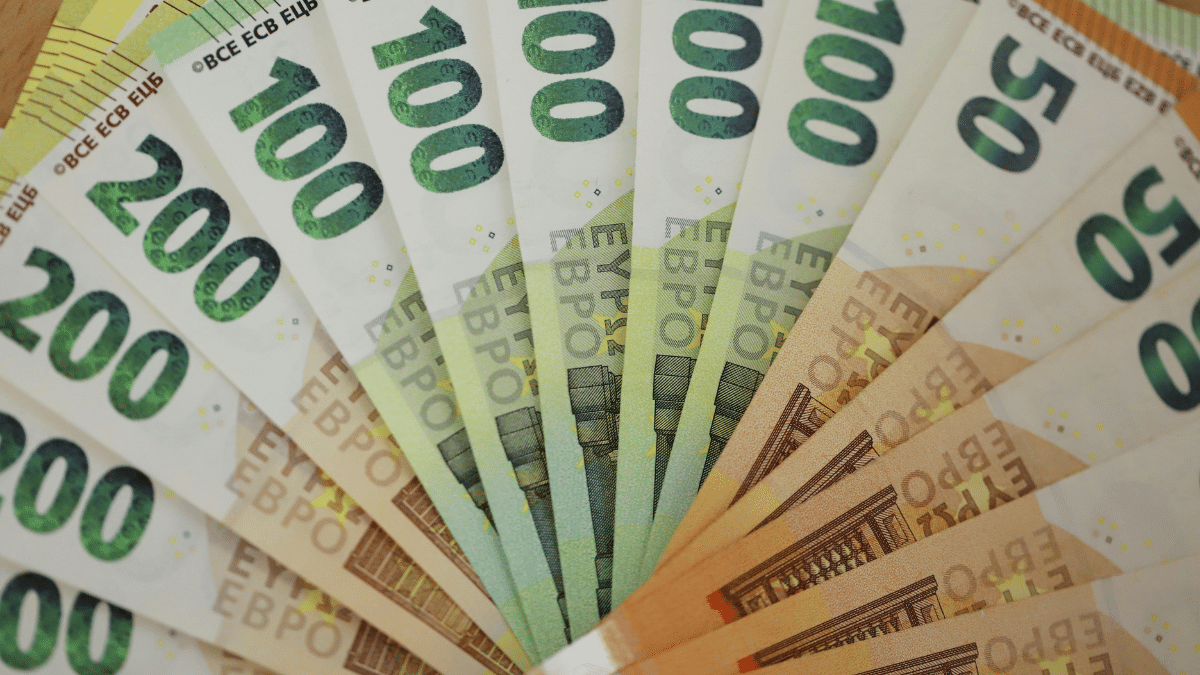 ثبات سعر اليورو والدولار في السوق السوداء قبل عيد الأضحى