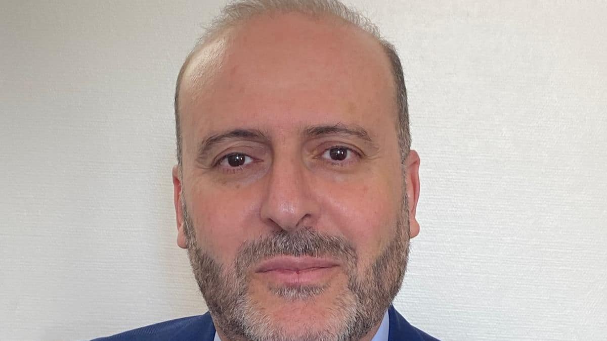 سفيان كرفالي: مهندس جزائري يدير فروع Leybold العالمية