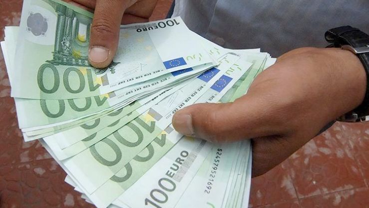 تفكيك شبكة تهريب أموال جزائرية بقيمة 4 ملايين دولار