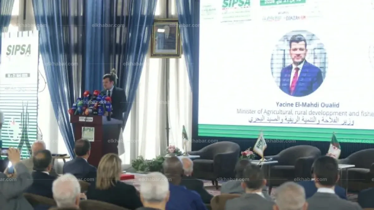وزير الفلاحة يدعو المستثمرين الأجانب للاستثمار في الزراعة بالجزائر