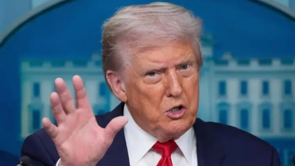 ترامب يهدد عُمان بالقصف بسبب ملف مضيق هرمز