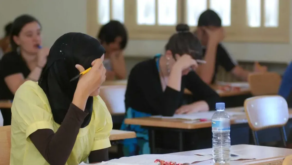 امتحانات الشهادة المتوسطة والبكالوريا التجريبية في الجزائر