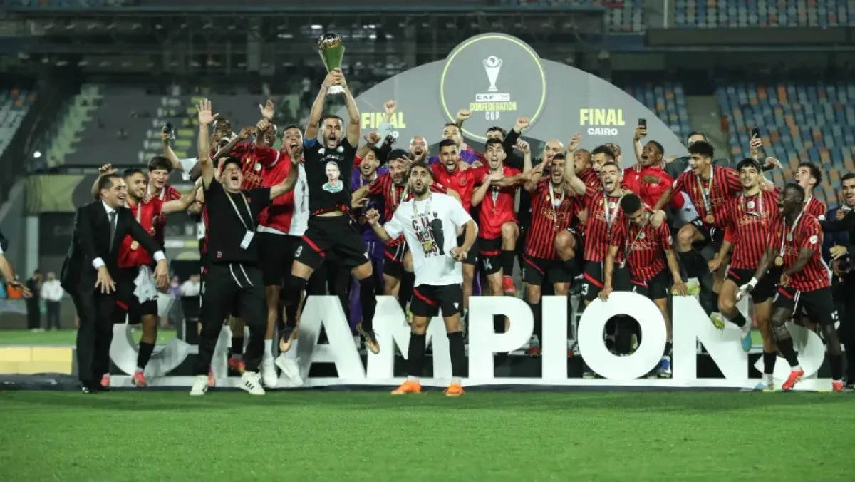 اتحاد الجزائر يتوج بكأس الكونفدرالية الإفريقية بعد ركلات الترجيح