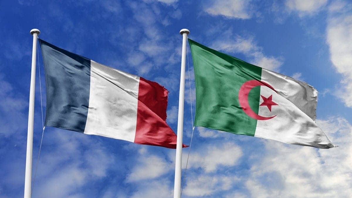 زيارة وزير الداخلية الجزائري إلى باريس لتعزيز التعاون الأمني