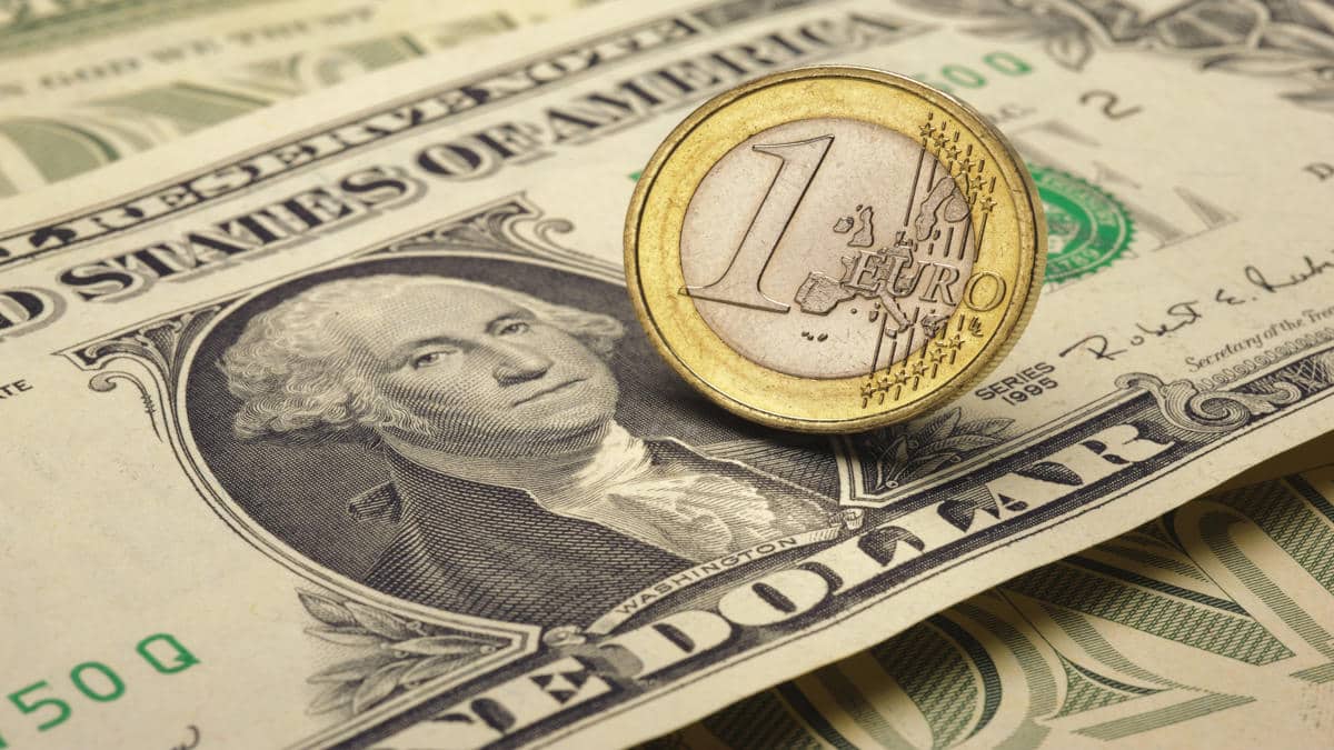 ارتفاع سعر اليورو أمام 280 دينار قبل العطلة الصيفية
