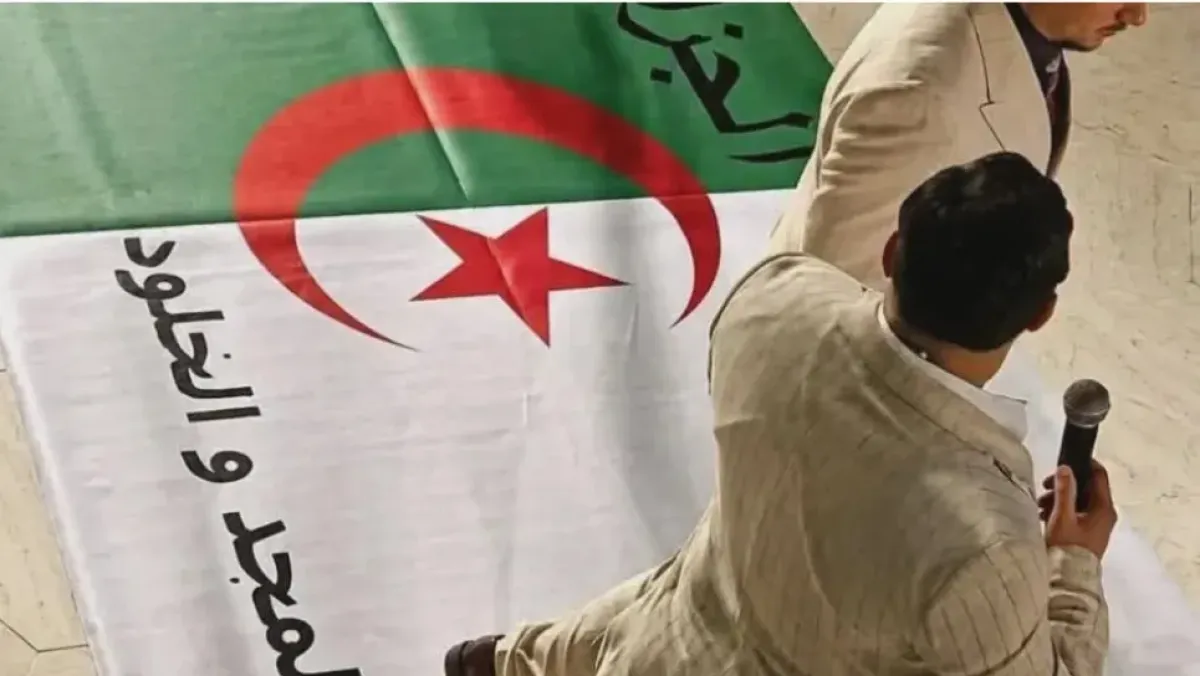 وزارة السياحة تغلق فندقًا بالجزائر بعد مساس بالعلم الوطني