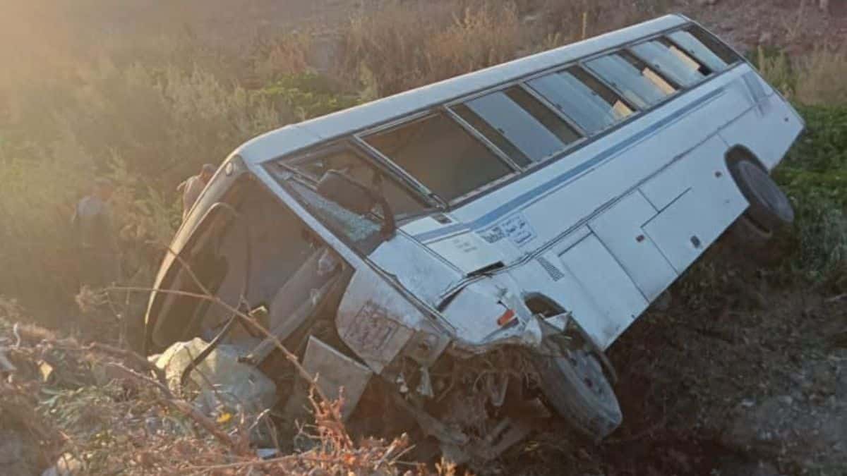 مقتل 3 وإصابة 13 في سقوط حافلة بقسنطينة