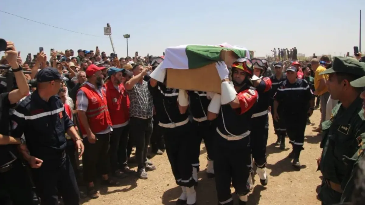 تشييع ضحايا حادث بومرداس في مقبرة العلمة بسطيف