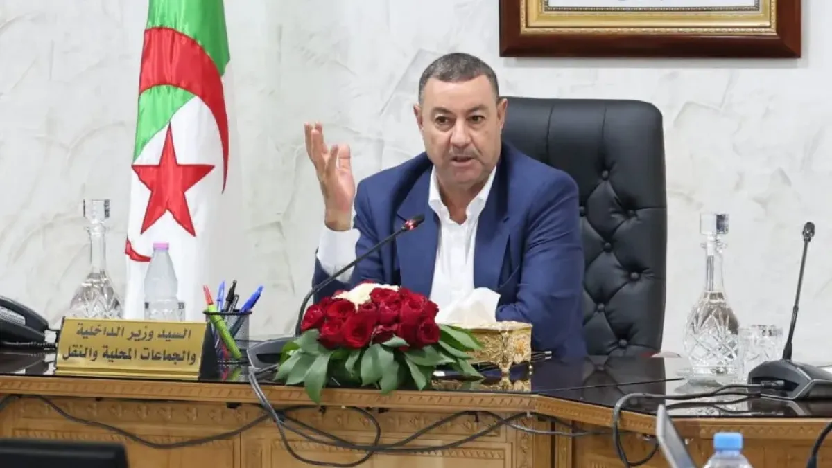 وزير الداخلية يطالب بتعجيل الرقمنة وتحسين الخدمات العامة