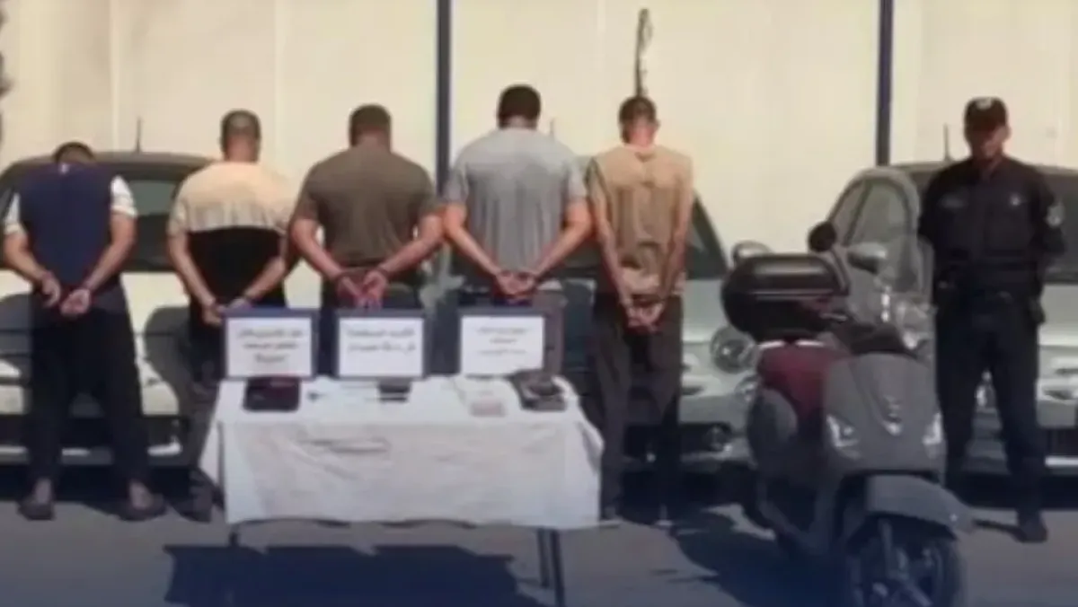 الشرطة الجزائرية تفكك شبكة سرقة سيارات وطنية وتعتقل 9 مشتبهين