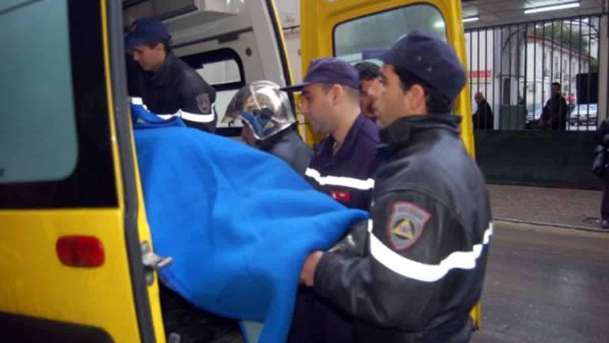 مقتل طفلين واكتشاف ثالث حي في صندوق سيارة بأولاد جلال