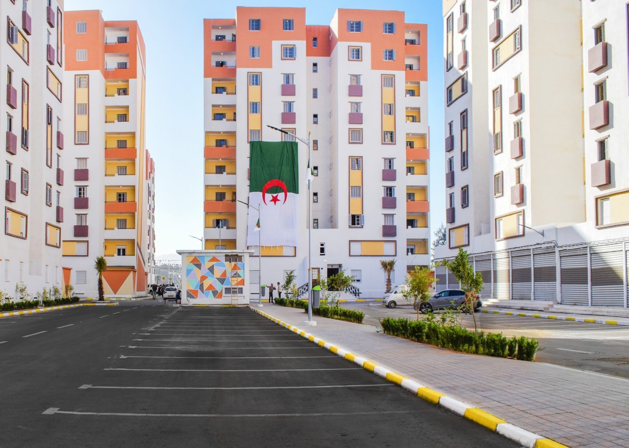 قواعد السكن العام بالجزائر: حدود الدخل والإجراءات